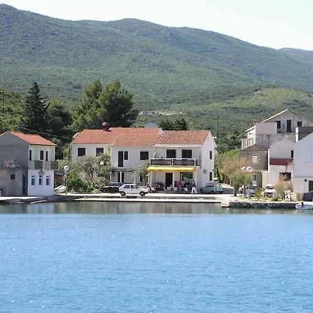Leonida Apartman *
