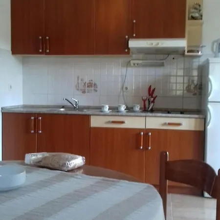 Leonida Apartman *
